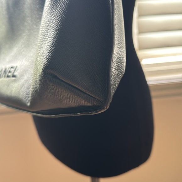 Luxury: Vintage Chanel Purse - Picture 3 of 16